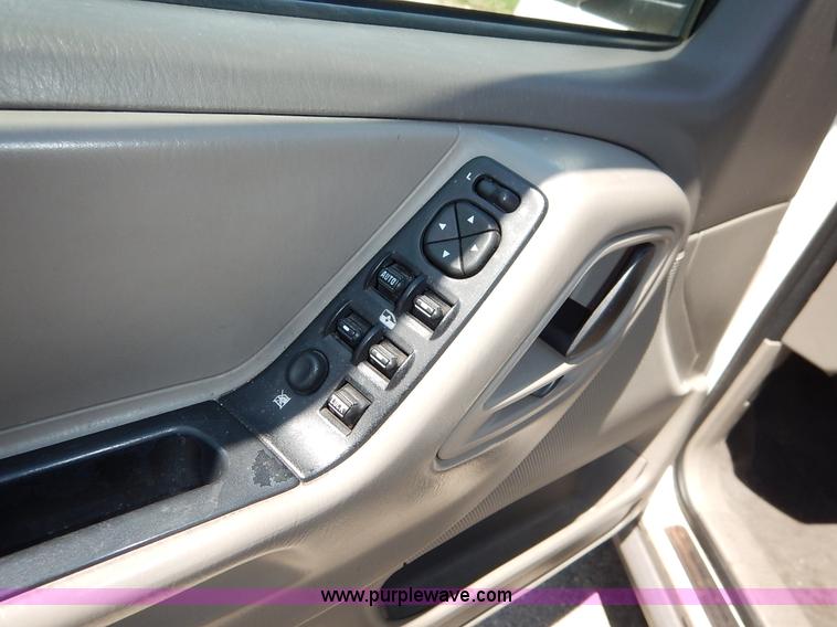 image for item J3918 2004 Jeep Grand Cherokee Laredo SUV