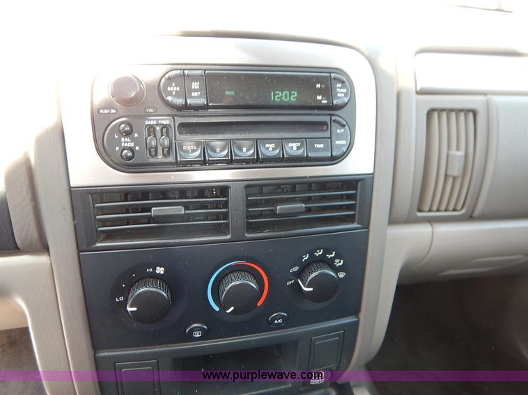 image for item J3918 2004 Jeep Grand Cherokee Laredo SUV