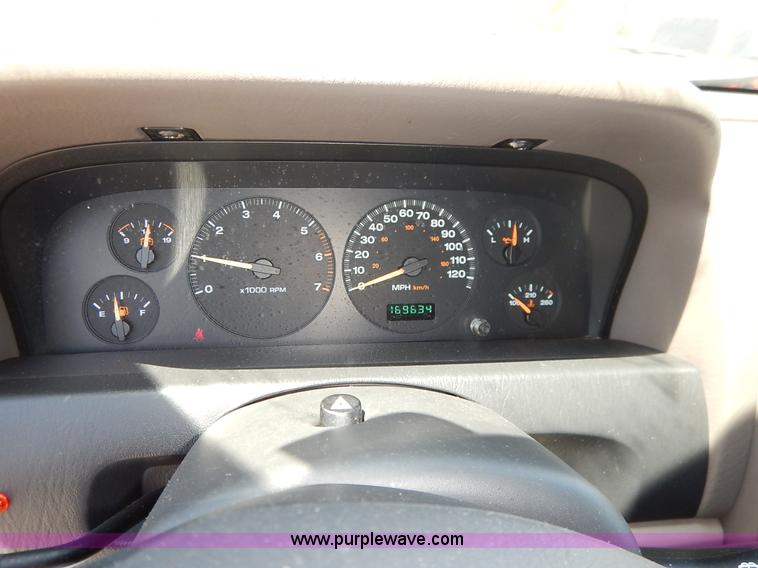 image for item J3918 2004 Jeep Grand Cherokee Laredo SUV