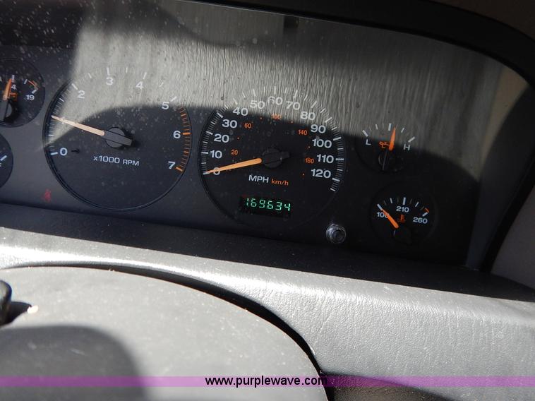 image for item J3918 2004 Jeep Grand Cherokee Laredo SUV