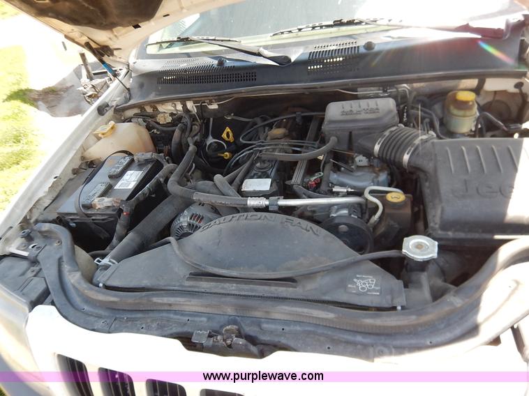 image for item J3918 2004 Jeep Grand Cherokee Laredo SUV