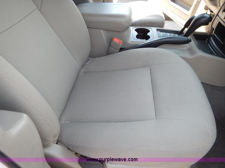 image for item J3918 2004 Jeep Grand Cherokee Laredo SUV