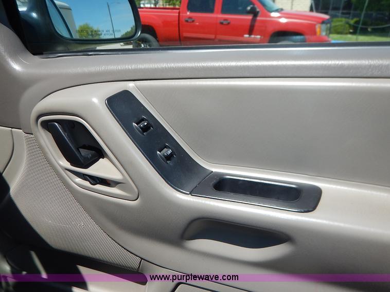 image for item J3918 2004 Jeep Grand Cherokee Laredo SUV