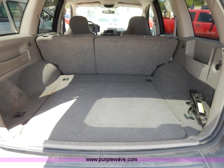 image for item J3918 2004 Jeep Grand Cherokee Laredo SUV