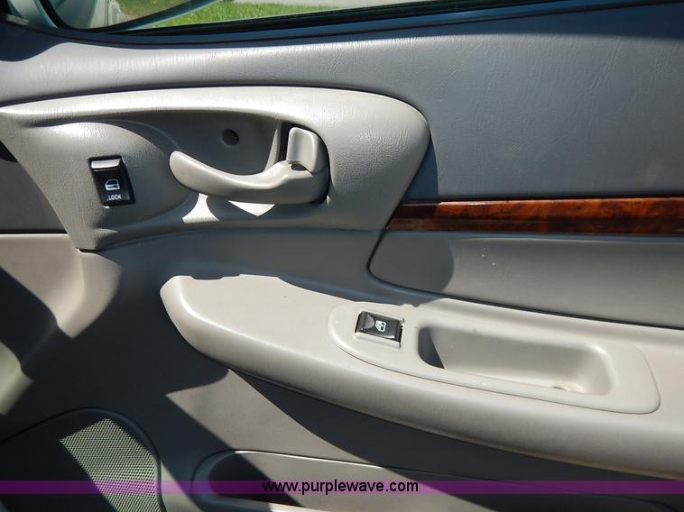 image for item J3923 2004 Chevrolet Impala LS