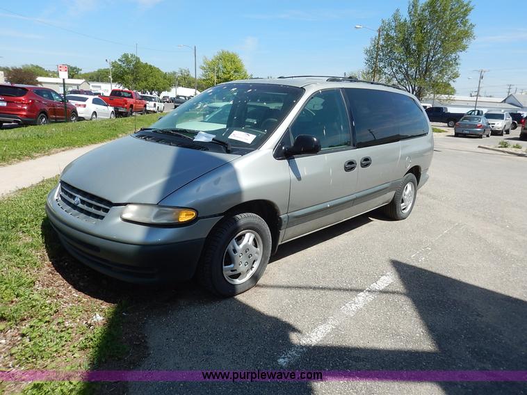 image for item J3924 1996 Plymouth Grand Voyager van