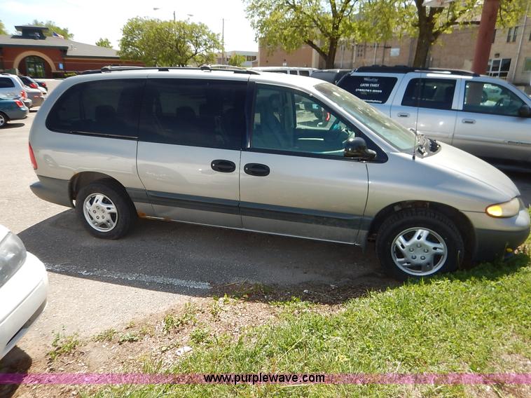 image for item J3924 1996 Plymouth Grand Voyager van