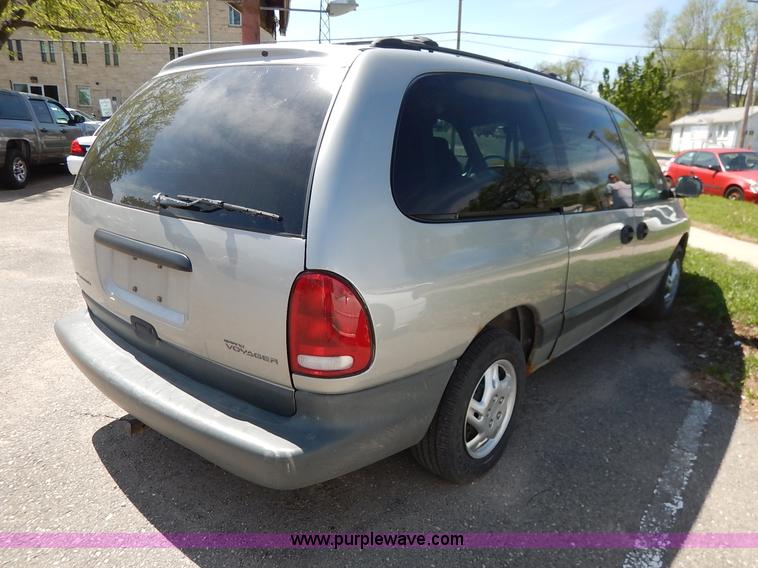 image for item J3924 1996 Plymouth Grand Voyager van