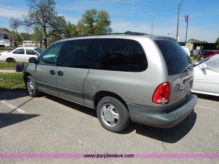 image for item J3924 1996 Plymouth Grand Voyager van