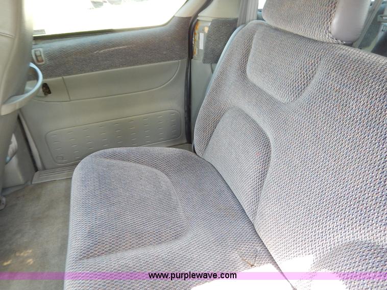 image for item J3924 1996 Plymouth Grand Voyager van