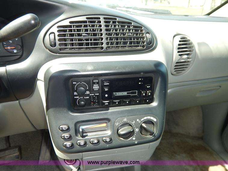 image for item J3924 1996 Plymouth Grand Voyager van