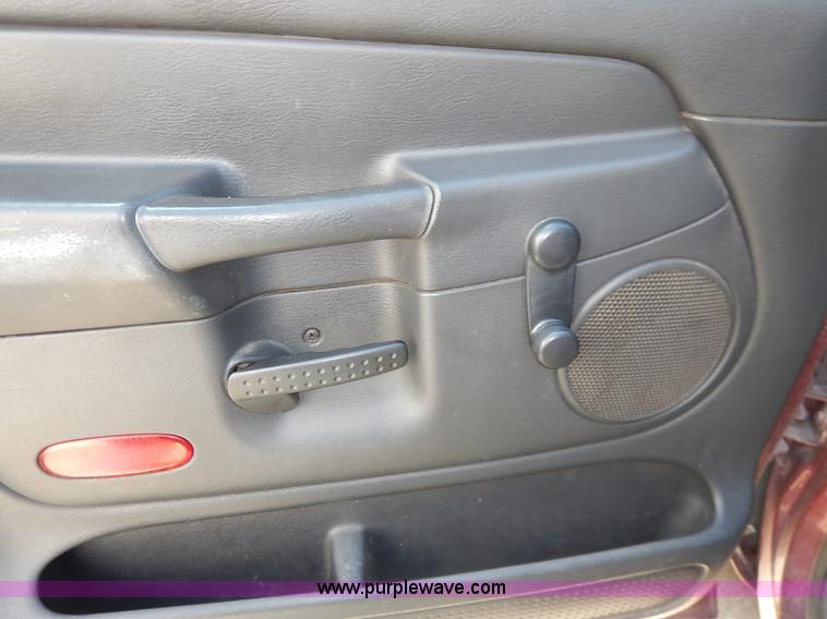 image for item J3927 2003 Dodge Ram 1500 pickup truck