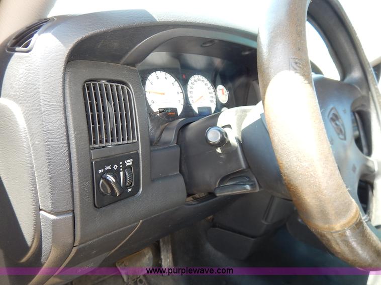 image for item J3927 2003 Dodge Ram 1500 pickup truck