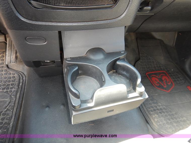 image for item J3927 2003 Dodge Ram 1500 pickup truck