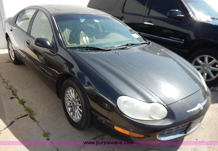 image for item J3932 2000 Chrysler Concorde LXI