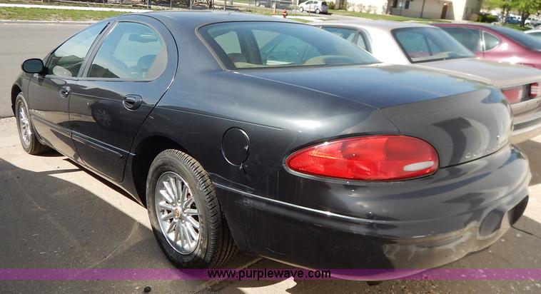image for item J3932 2000 Chrysler Concorde LXI