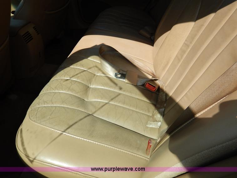 image for item J3932 2000 Chrysler Concorde LXI