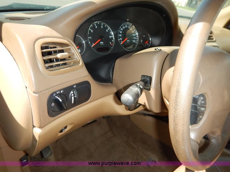 image for item J3932 2000 Chrysler Concorde LXI