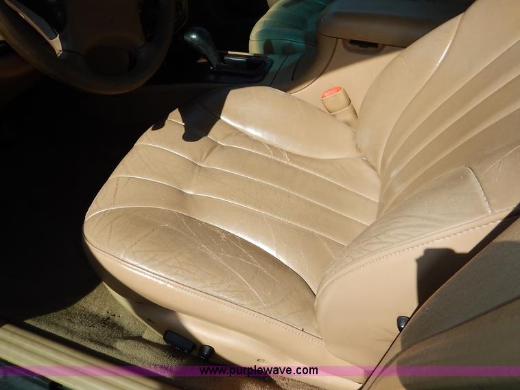 image for item J3932 2000 Chrysler Concorde LXI