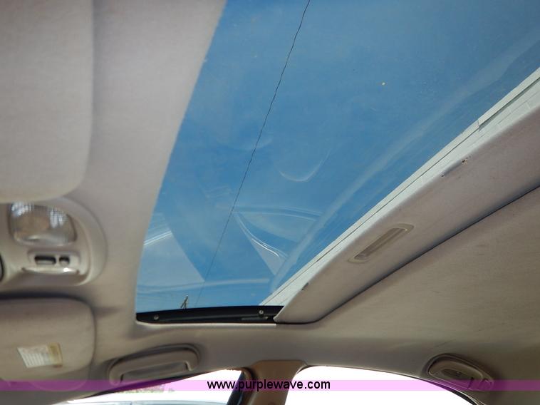 image for item J3932 2000 Chrysler Concorde LXI