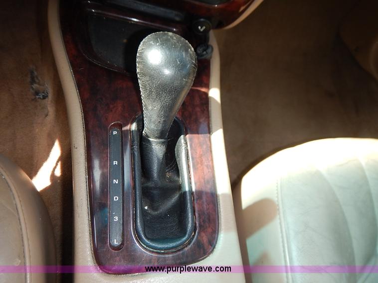 image for item J3932 2000 Chrysler Concorde LXI