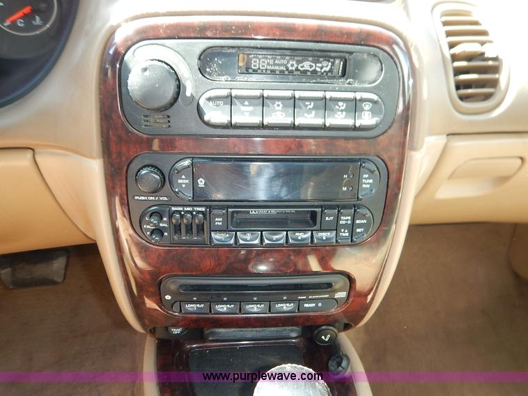 image for item J3932 2000 Chrysler Concorde LXI