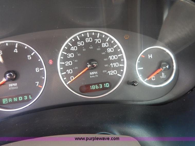 image for item J3932 2000 Chrysler Concorde LXI