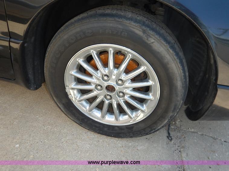 image for item J3932 2000 Chrysler Concorde LXI