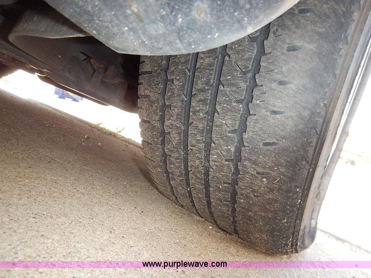 image for item J3932 2000 Chrysler Concorde LXI