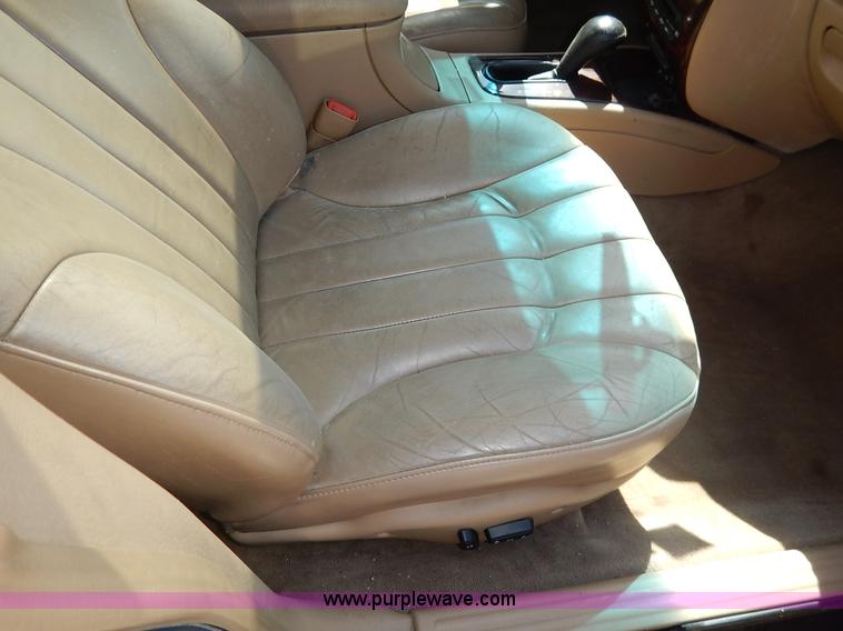 image for item J3932 2000 Chrysler Concorde LXI