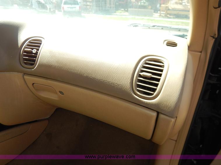 image for item J3932 2000 Chrysler Concorde LXI