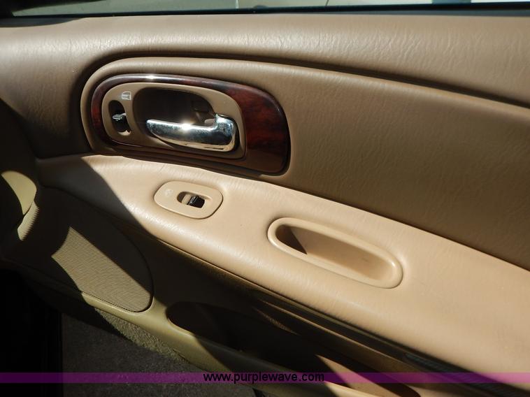 image for item J3932 2000 Chrysler Concorde LXI