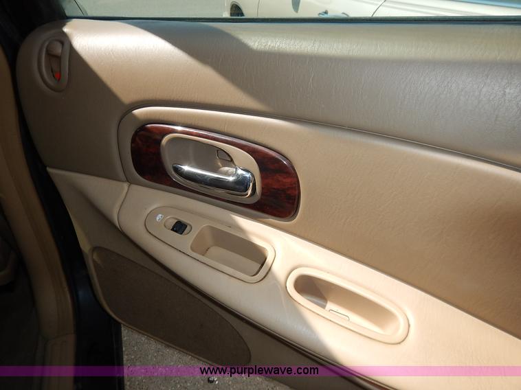 image for item J3932 2000 Chrysler Concorde LXI