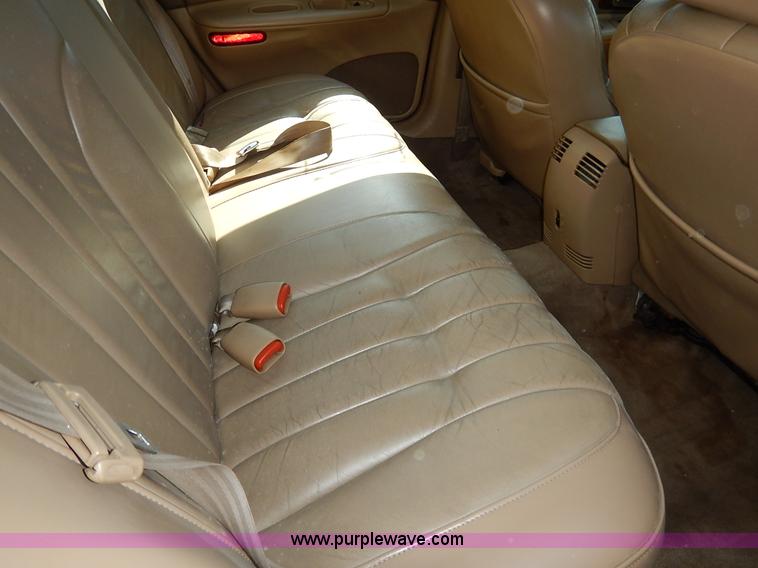 image for item J3932 2000 Chrysler Concorde LXI