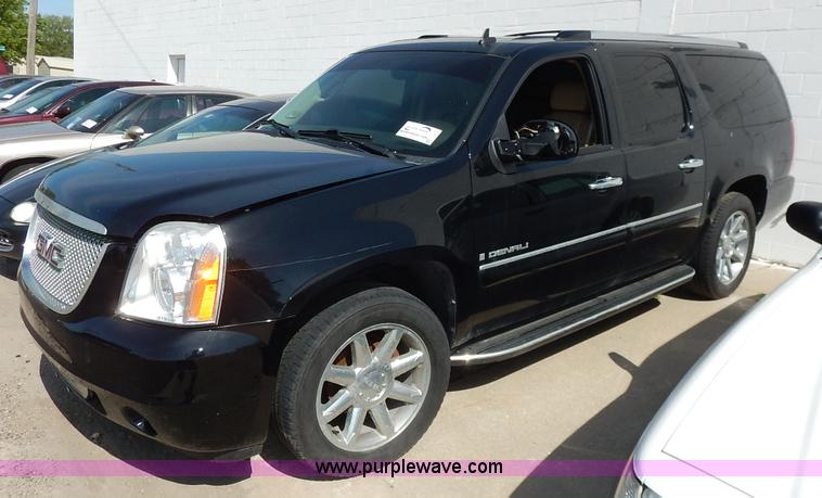 image for item J3933 2008 GMC Yukon Denali XL SUV