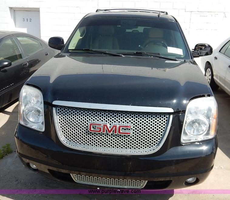 image for item J3933 2008 GMC Yukon Denali XL SUV