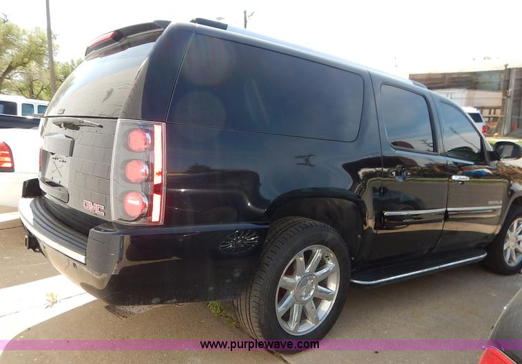 image for item J3933 2008 GMC Yukon Denali XL SUV
