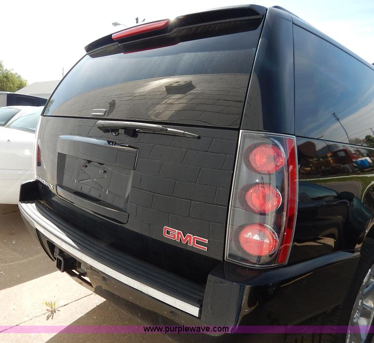 image for item J3933 2008 GMC Yukon Denali XL SUV