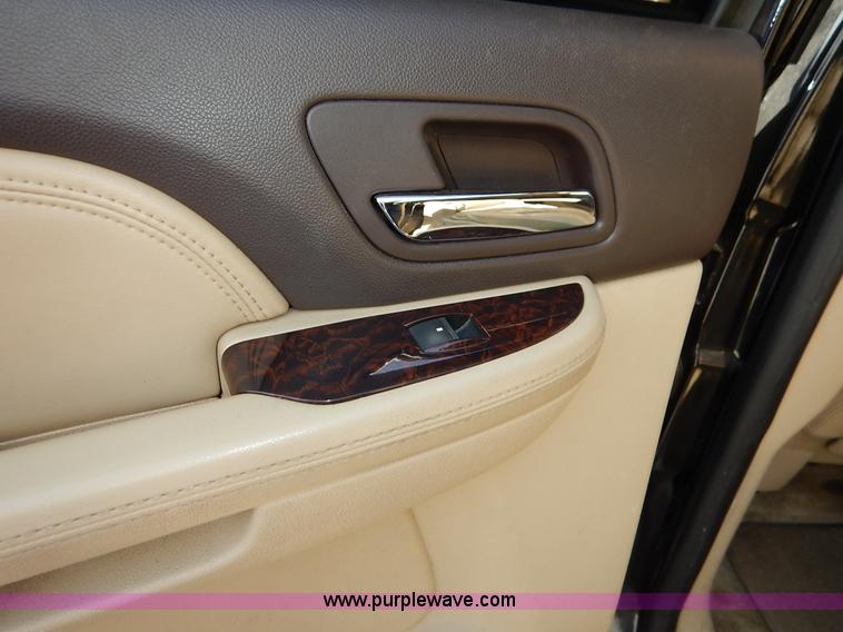 image for item J3933 2008 GMC Yukon Denali XL SUV