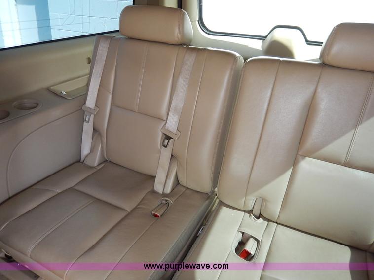 image for item J3933 2008 GMC Yukon Denali XL SUV