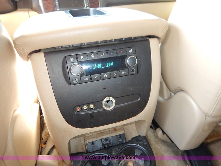 image for item J3933 2008 GMC Yukon Denali XL SUV