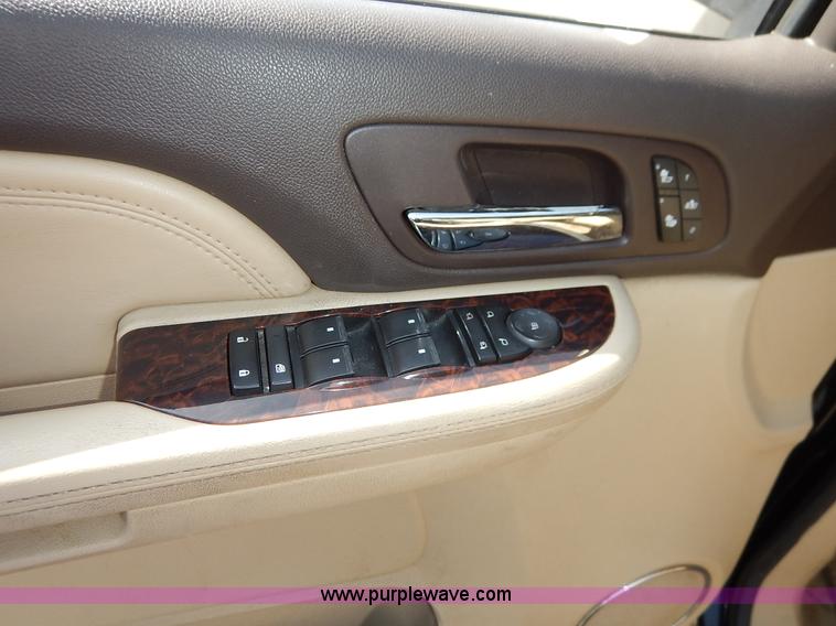 image for item J3933 2008 GMC Yukon Denali XL SUV