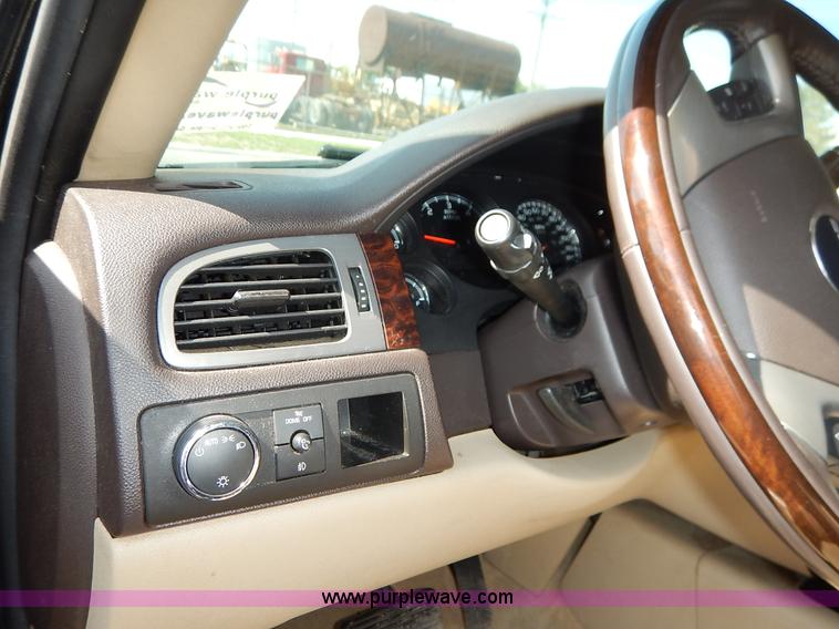 image for item J3933 2008 GMC Yukon Denali XL SUV