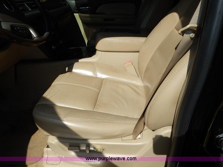 image for item J3933 2008 GMC Yukon Denali XL SUV