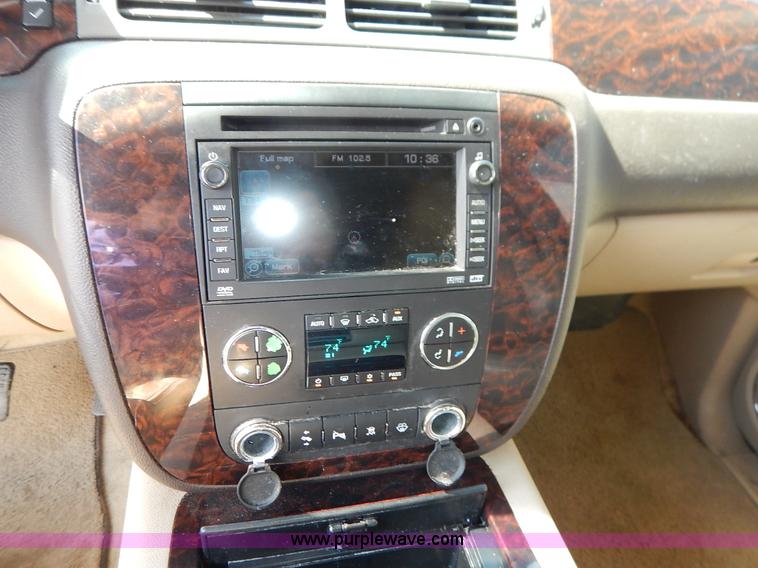 image for item J3933 2008 GMC Yukon Denali XL SUV