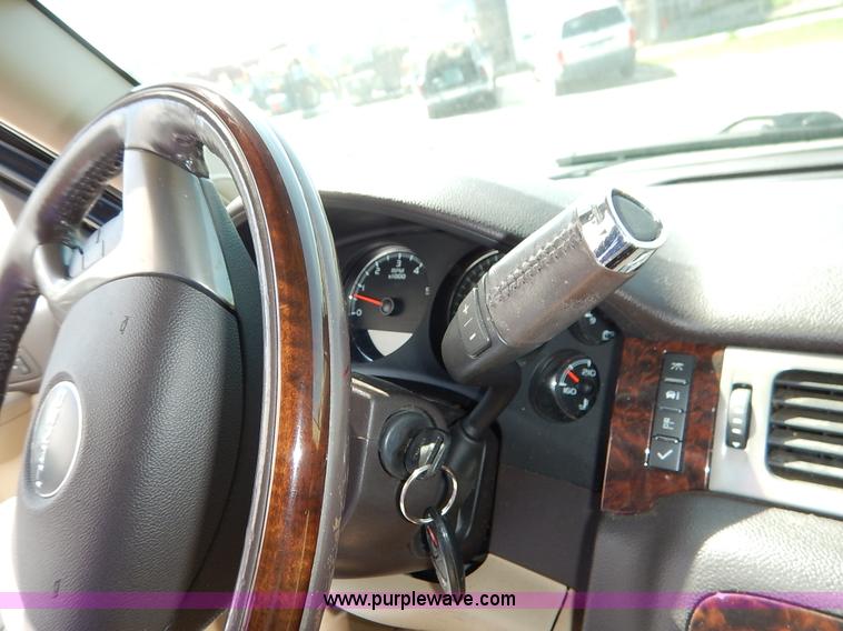 image for item J3933 2008 GMC Yukon Denali XL SUV