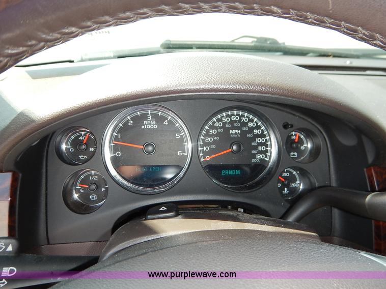 image for item J3933 2008 GMC Yukon Denali XL SUV