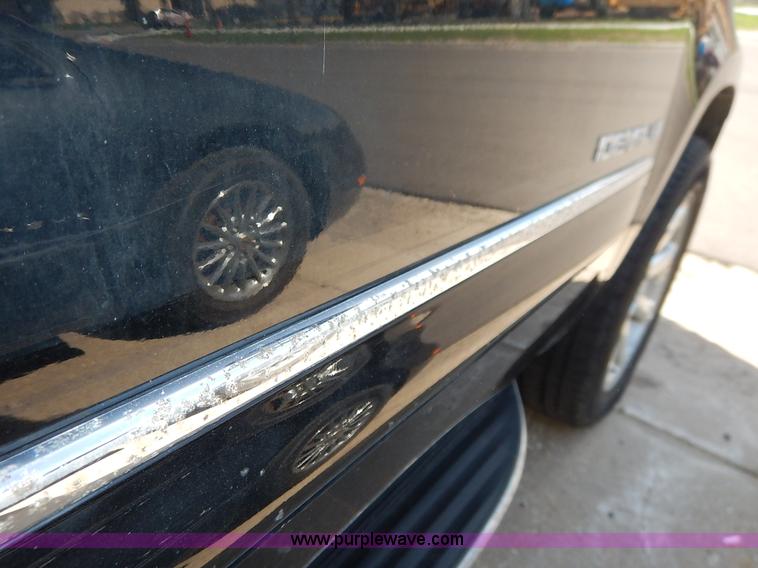 image for item J3933 2008 GMC Yukon Denali XL SUV