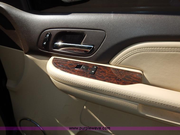 image for item J3933 2008 GMC Yukon Denali XL SUV