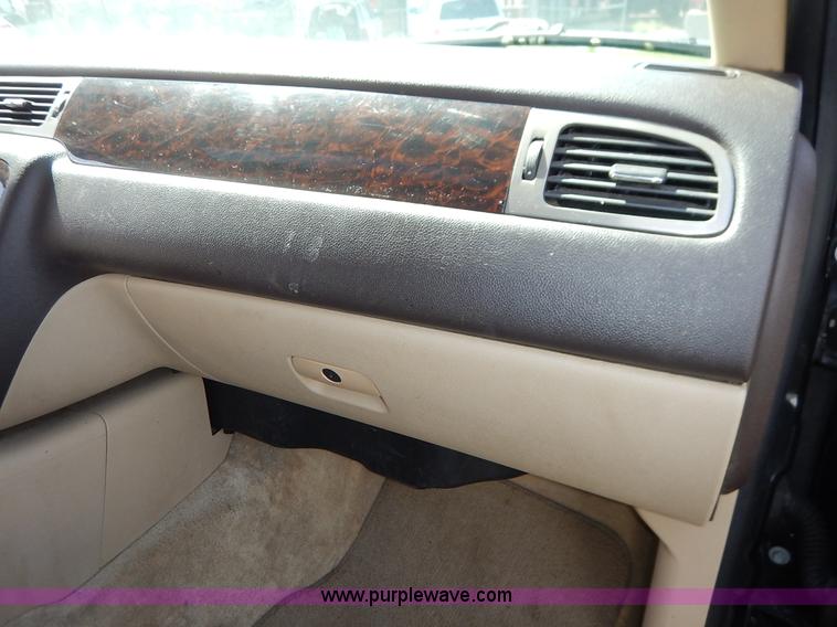 image for item J3933 2008 GMC Yukon Denali XL SUV